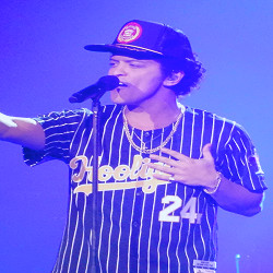 Bruno Mars - Wikipedia